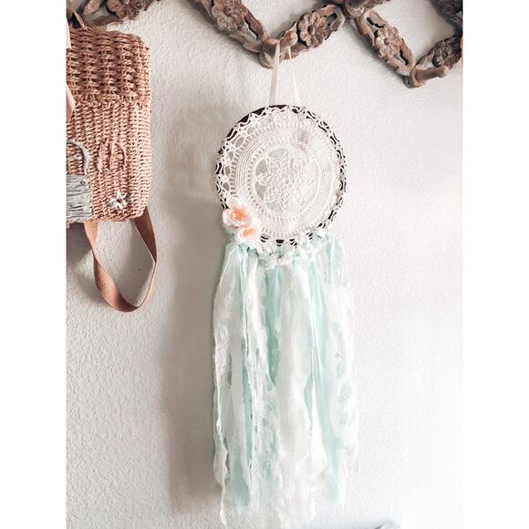 Handmade Macrame Lace Crochet Floral Dreamy Boho Dreamcatcher - Picture 2 of 6